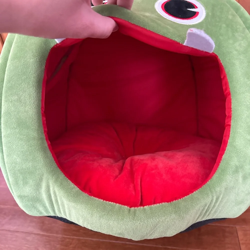 Alien Dog Bed